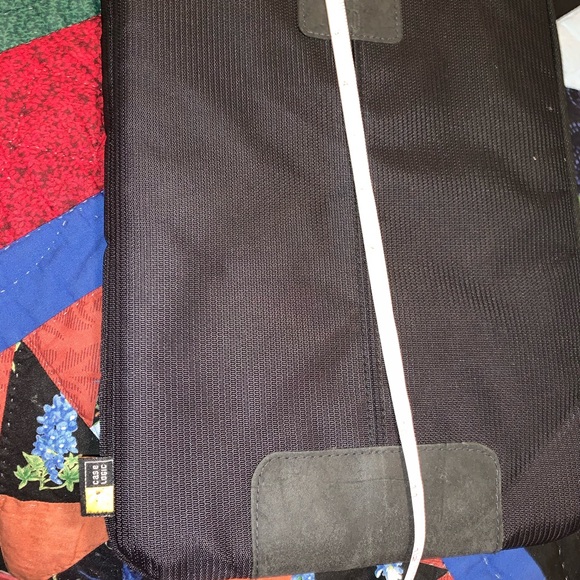 Case Logic IPad-Tablet Cushioned ZIP Case - Picture 3 of 6